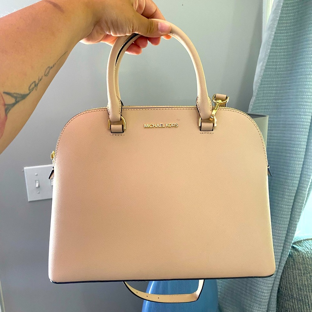 Micheal kors cross body bag